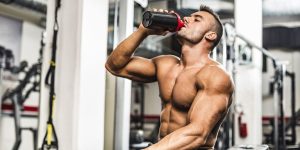 برای عضله سازی چه مقدار پروتئین باید بخوریم؟